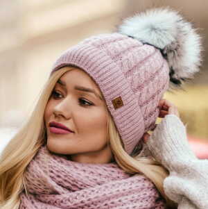 Czapka zimowa damska z pomponem CARLA